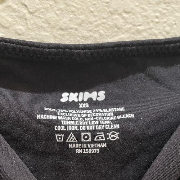 New  Skims FITS EVERYBODY HIGH NECK BODYSUIT
Color Onyx black - Picture 9 of 9